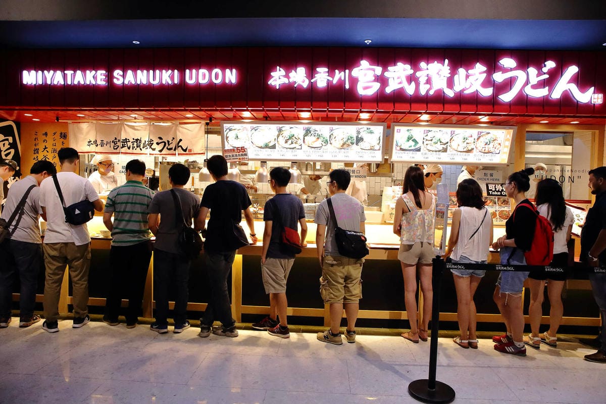 【食。中壢】大江購物中心地下遊逛街城〜6000坪全台唯一，本土、各國美食大車拼，吃喝玩樂一次搞定，9/6 正式試營運！