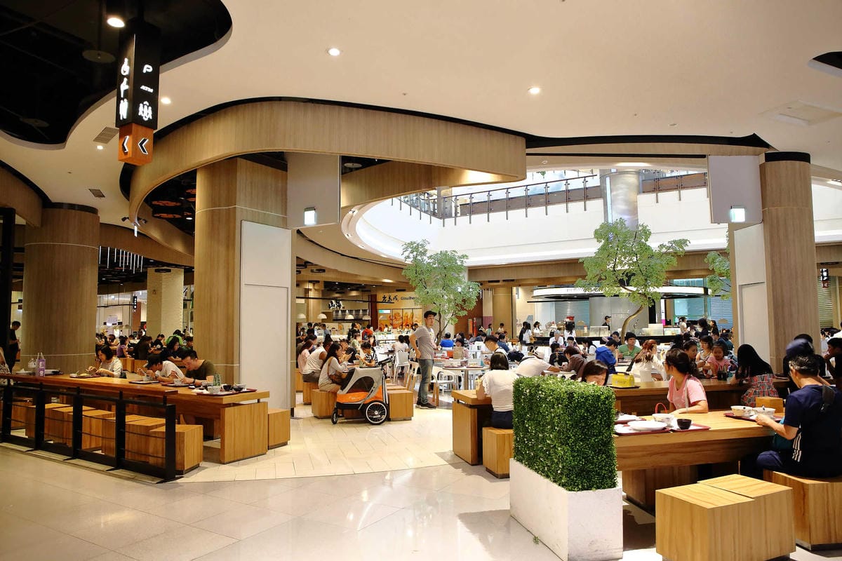 【食。中壢】大江購物中心地下遊逛街城〜6000坪全台唯一，本土、各國美食大車拼，吃喝玩樂一次搞定，9/6 正式試營運！