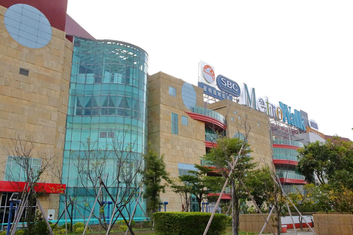 【食。中壢】大江購物中心地下遊逛街城〜6000坪全台唯一，本土、各國美食大車拼，吃喝玩樂一次搞定，9/6 正式試營運！