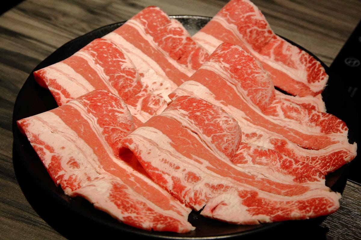 【食。新莊】湯正黑潮涮涮〜新莊火鍋。超新鮮龍蝦澎湃上桌，還有隱藏版「藍龍蝦」！