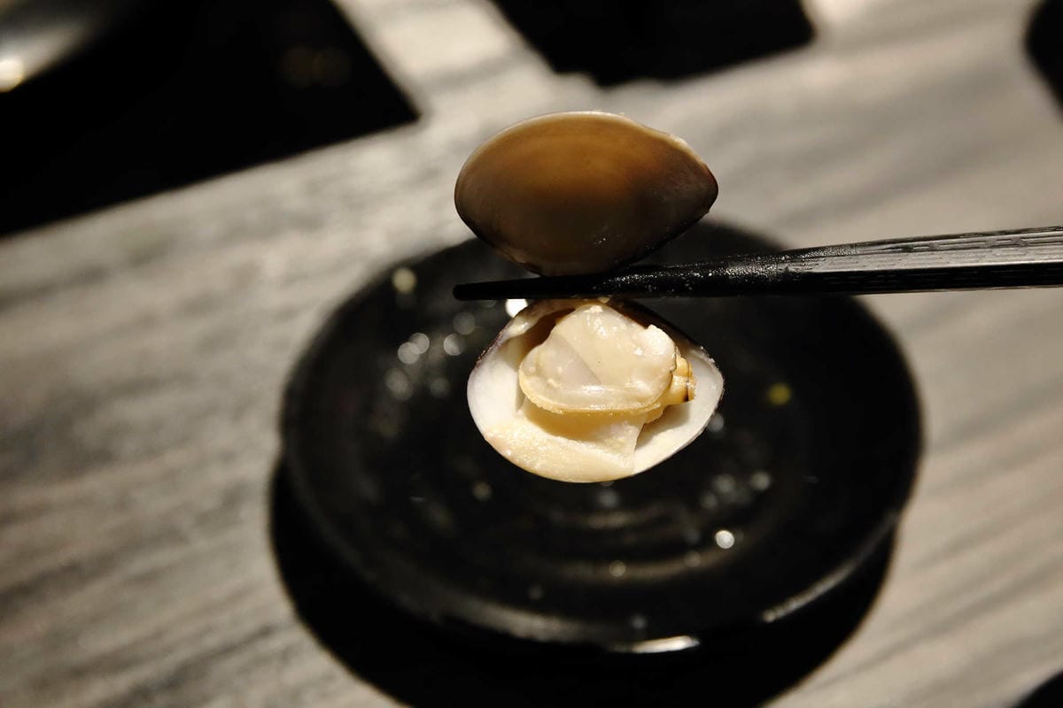 【食。新莊】湯正黑潮涮涮〜新莊火鍋。超新鮮龍蝦澎湃上桌，還有隱藏版「藍龍蝦」！