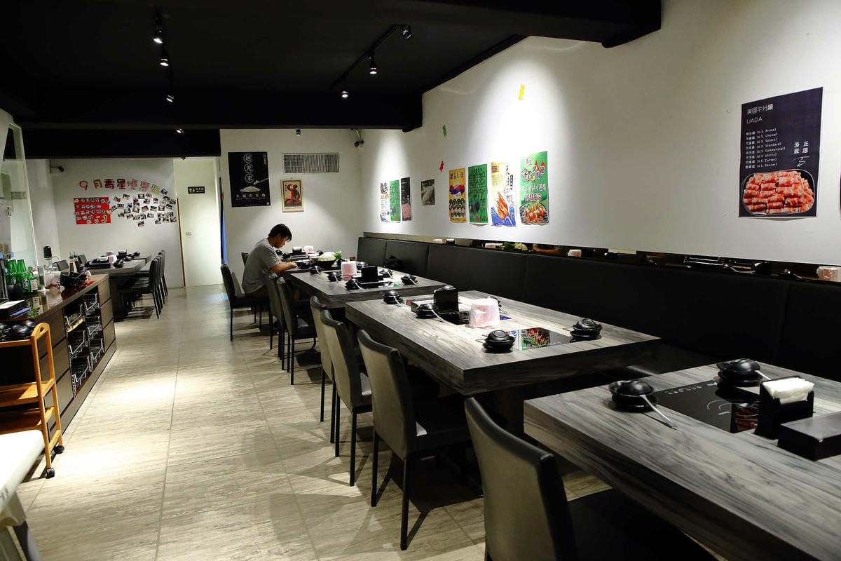 【食。新莊】湯正黑潮涮涮〜新莊火鍋。超新鮮龍蝦澎湃上桌，還有隱藏版「藍龍蝦」！