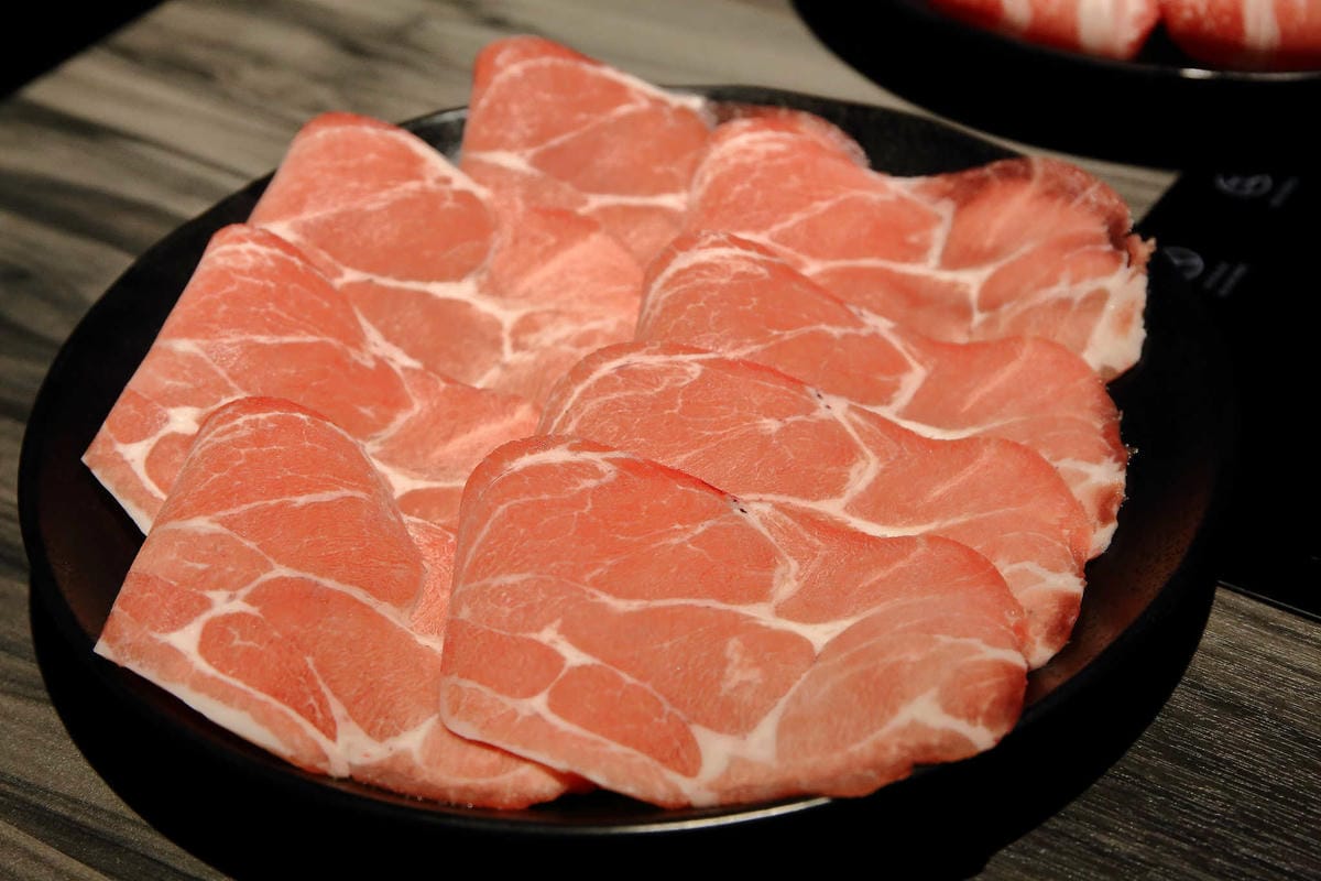 【食。新莊】湯正黑潮涮涮〜新莊火鍋。超新鮮龍蝦澎湃上桌，還有隱藏版「藍龍蝦」！