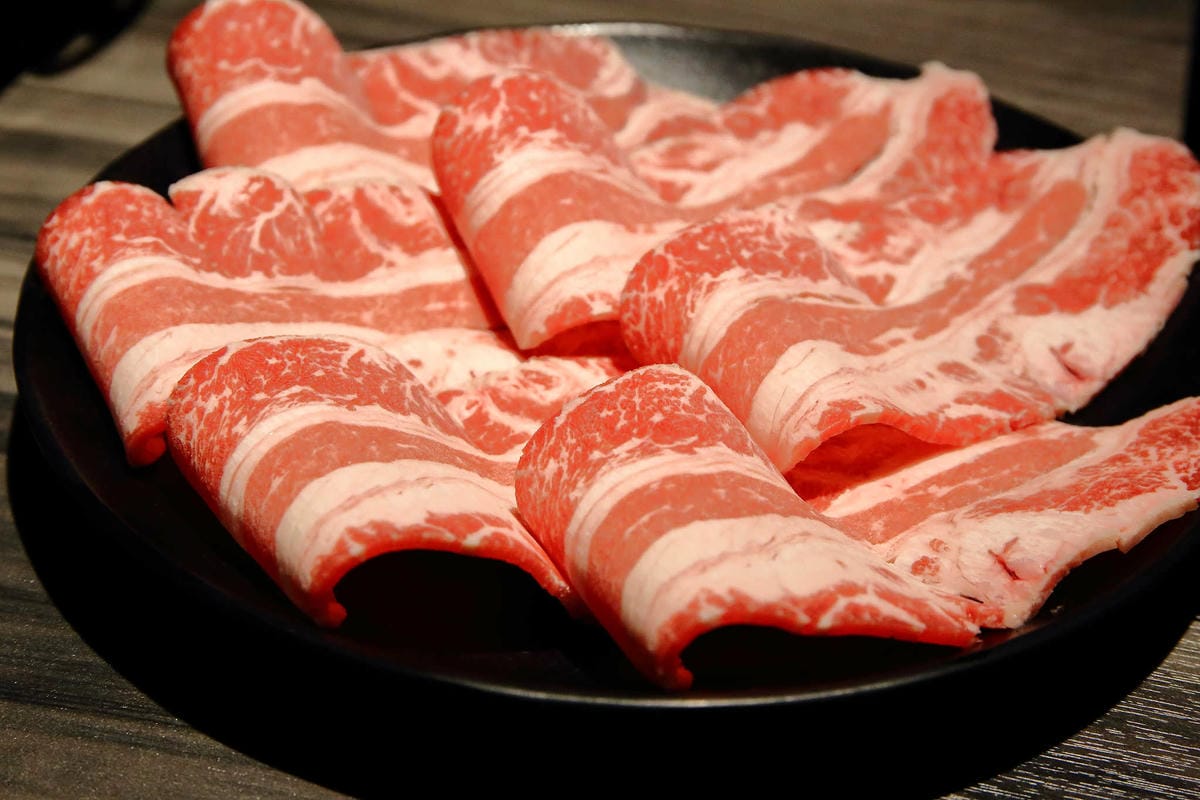 【食。新莊】湯正黑潮涮涮〜新莊火鍋。超新鮮龍蝦澎湃上桌，還有隱藏版「藍龍蝦」！