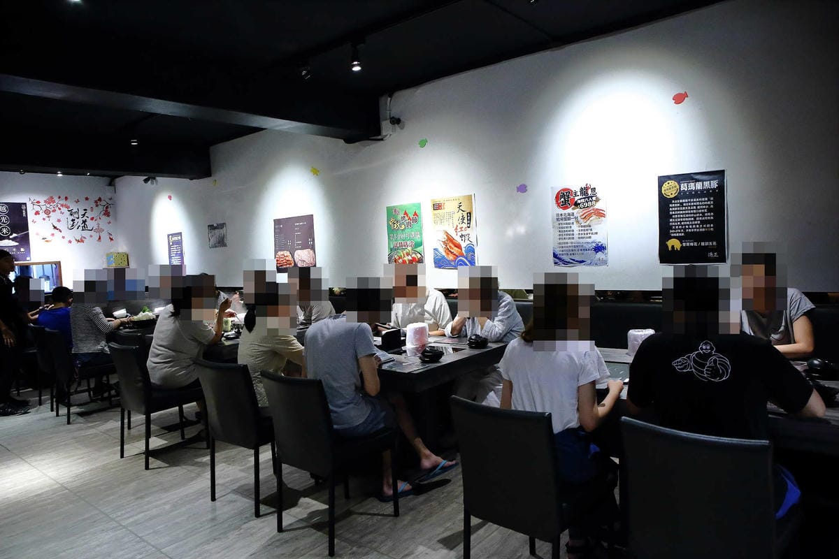 【食。新莊】湯正黑潮涮涮〜新莊火鍋。超新鮮龍蝦澎湃上桌，還有隱藏版「藍龍蝦」！