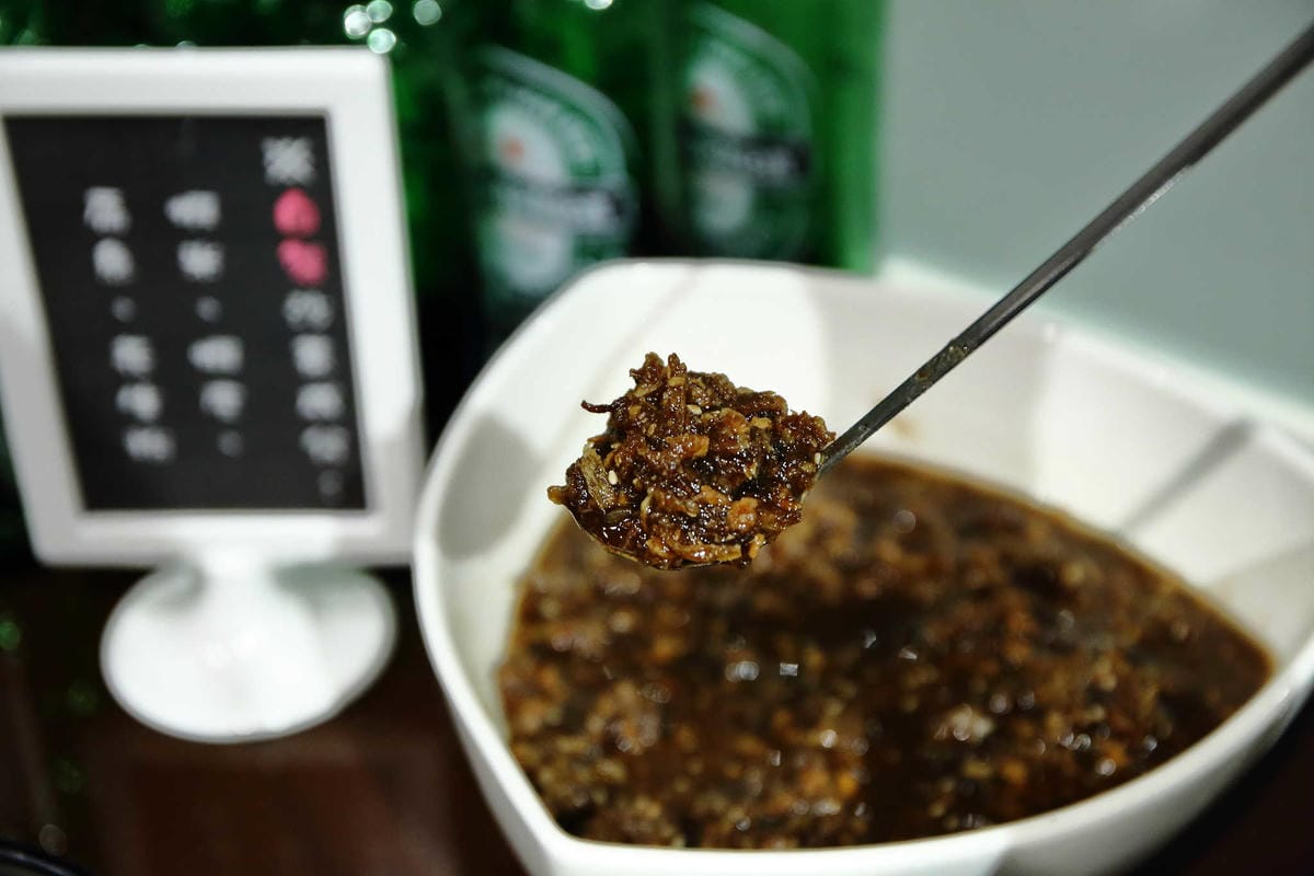 【食。新莊】湯正黑潮涮涮〜新莊火鍋。超新鮮龍蝦澎湃上桌，還有隱藏版「藍龍蝦」！