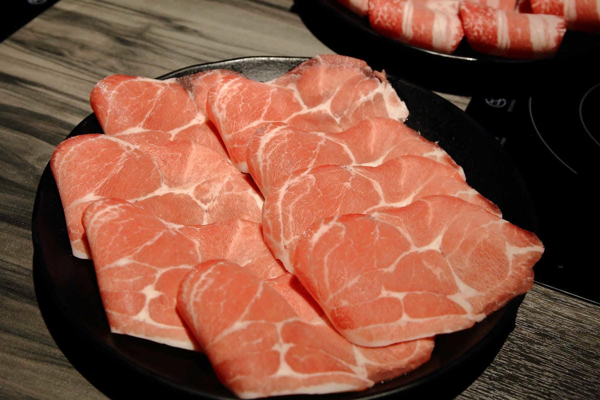 【食。新莊】湯正黑潮涮涮〜新莊火鍋。超新鮮龍蝦澎湃上桌，還有隱藏版「藍龍蝦」！