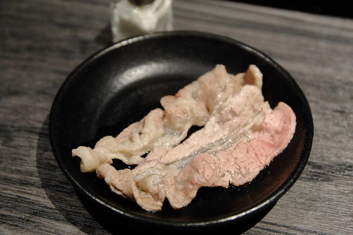 【食。新莊】湯正黑潮涮涮〜新莊火鍋。超新鮮龍蝦澎湃上桌，還有隱藏版「藍龍蝦」！