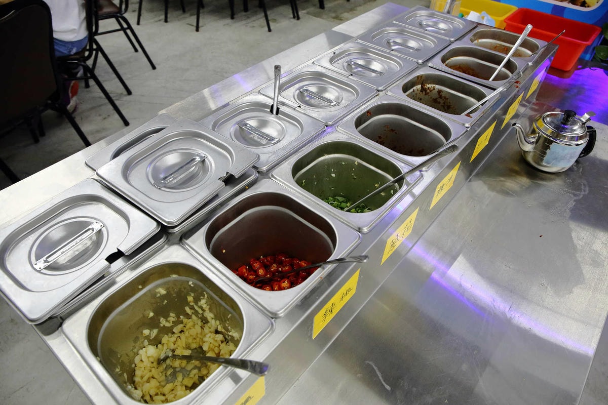 【食。桃園】甕霸王甕仔雞〜桃園現撈海鮮蒸氣塔。烤雞、海鮮與熱炒高貴不貴一次滿足全家大小的味蕾!(已歇業)