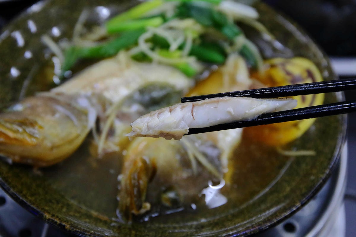 【食。桃園】甕霸王甕仔雞〜桃園現撈海鮮蒸氣塔。烤雞、海鮮與熱炒高貴不貴一次滿足全家大小的味蕾!(已歇業)