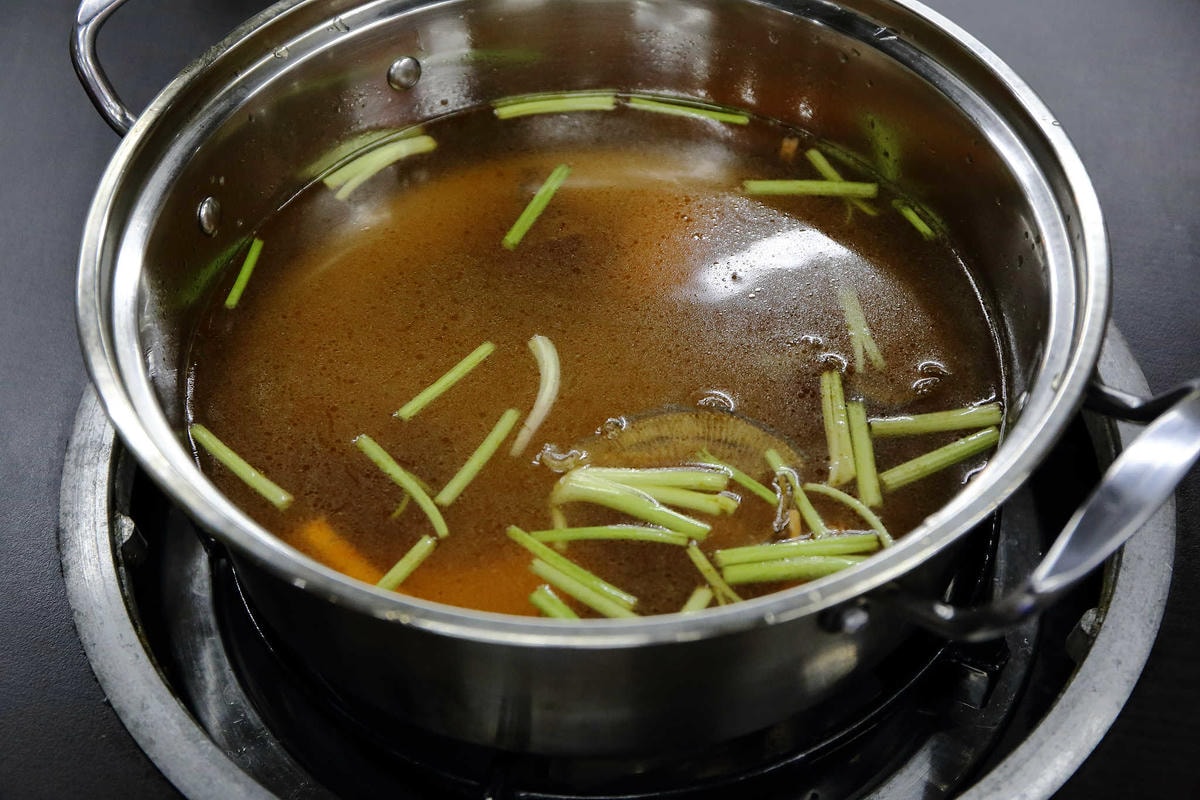 【食。桃園】甕霸王甕仔雞〜桃園現撈海鮮蒸氣塔。烤雞、海鮮與熱炒高貴不貴一次滿足全家大小的味蕾!(已歇業)