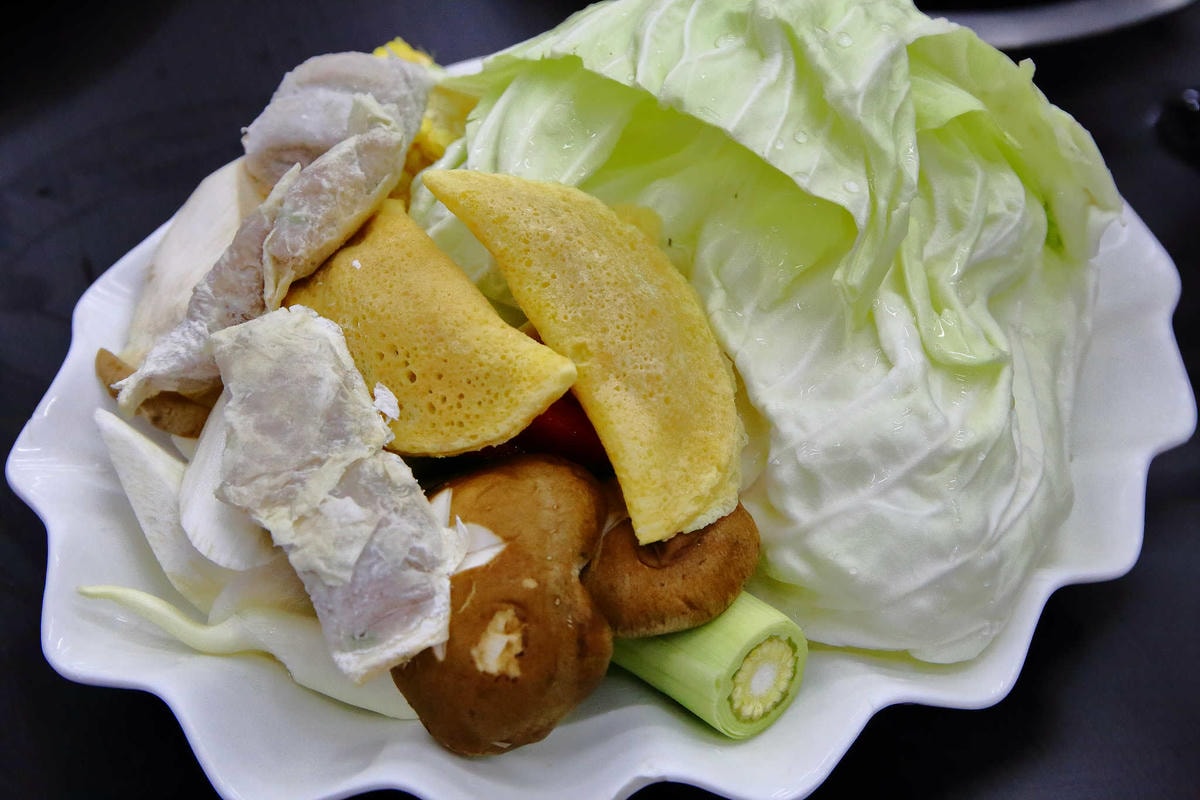 【食。桃園】甕霸王甕仔雞〜桃園現撈海鮮蒸氣塔。烤雞、海鮮與熱炒高貴不貴一次滿足全家大小的味蕾!(已歇業)