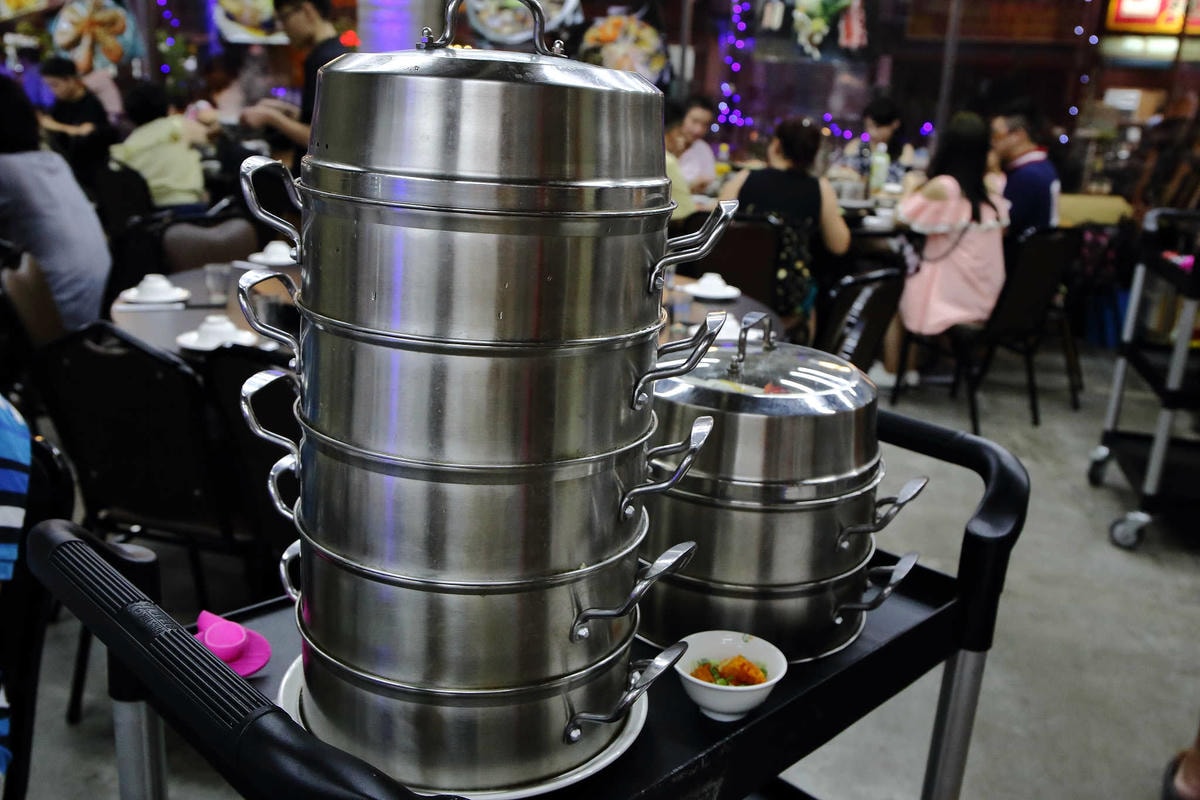 【食。桃園】甕霸王甕仔雞〜桃園現撈海鮮蒸氣塔。烤雞、海鮮與熱炒高貴不貴一次滿足全家大小的味蕾!(已歇業)