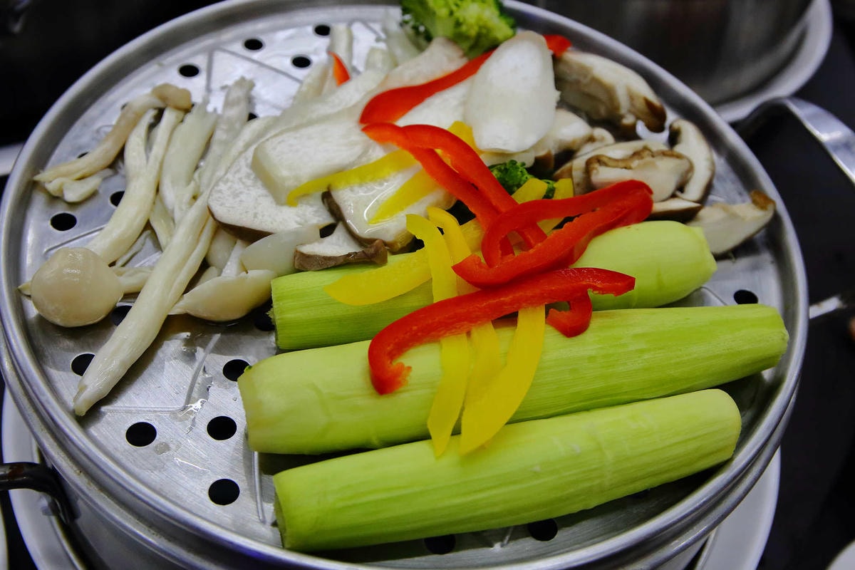 【食。桃園】甕霸王甕仔雞〜桃園現撈海鮮蒸氣塔。烤雞、海鮮與熱炒高貴不貴一次滿足全家大小的味蕾!(已歇業)