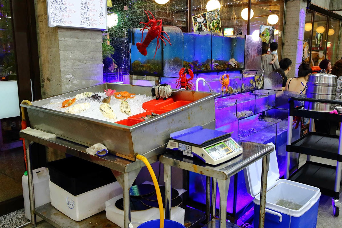 【食。桃園】甕霸王甕仔雞〜桃園現撈海鮮蒸氣塔。烤雞、海鮮與熱炒高貴不貴一次滿足全家大小的味蕾!(已歇業)