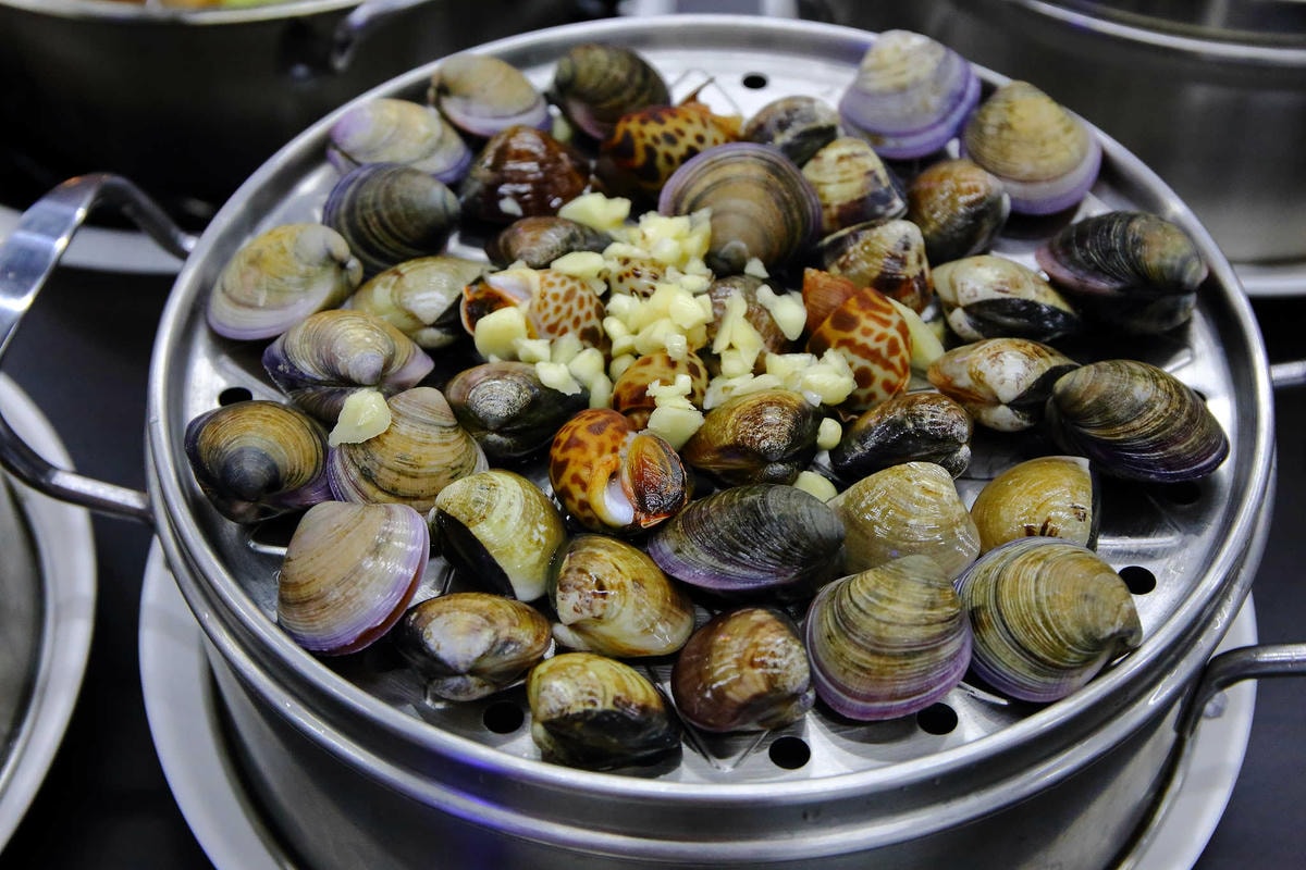 【食。桃園】甕霸王甕仔雞〜桃園現撈海鮮蒸氣塔。烤雞、海鮮與熱炒高貴不貴一次滿足全家大小的味蕾!(已歇業)