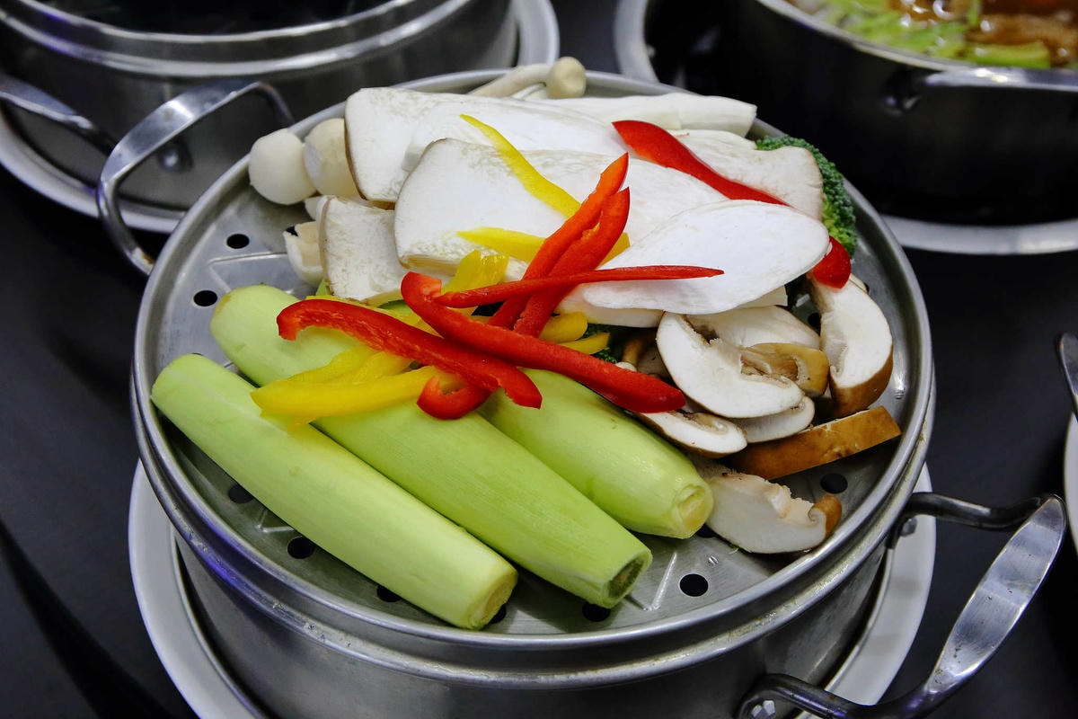 【食。桃園】甕霸王甕仔雞〜桃園現撈海鮮蒸氣塔。烤雞、海鮮與熱炒高貴不貴一次滿足全家大小的味蕾!(已歇業)