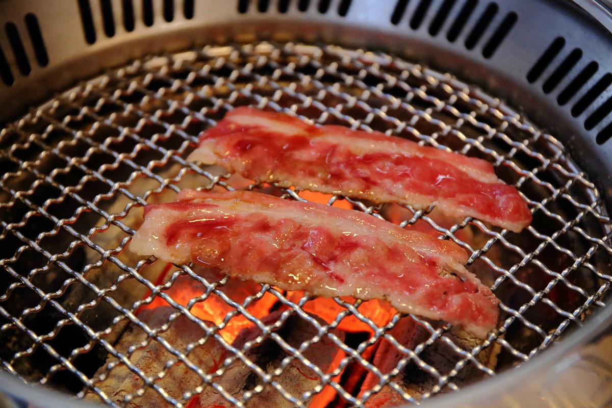 【食。桃園】覓燒肉2號旗艦店〜熱情的炭火燒肉新選擇,吃巧又吃飽!愛吃肉的別錯過!