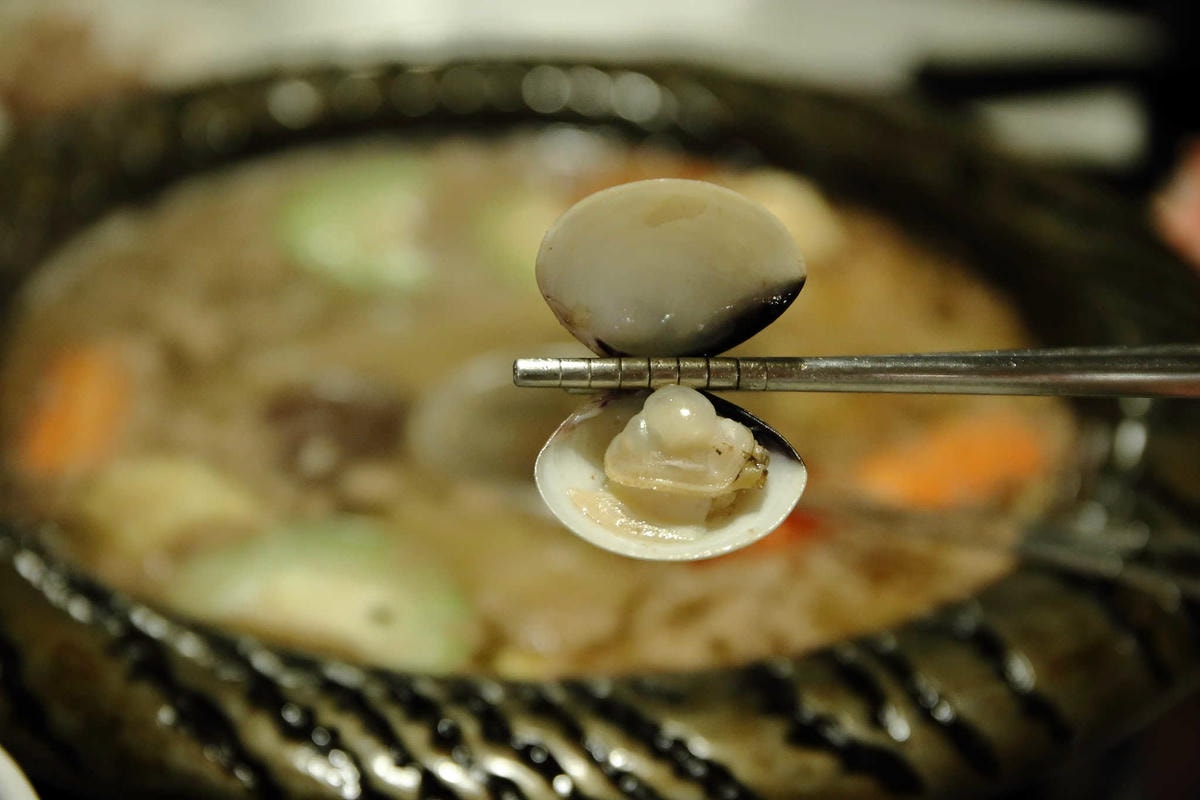 【食。台北】可利亞石頭火鍋〜松山區火鍋推薦。台灣老字號正統石頭火鍋,老店創意新風味,依舊令人懷念的滋味!