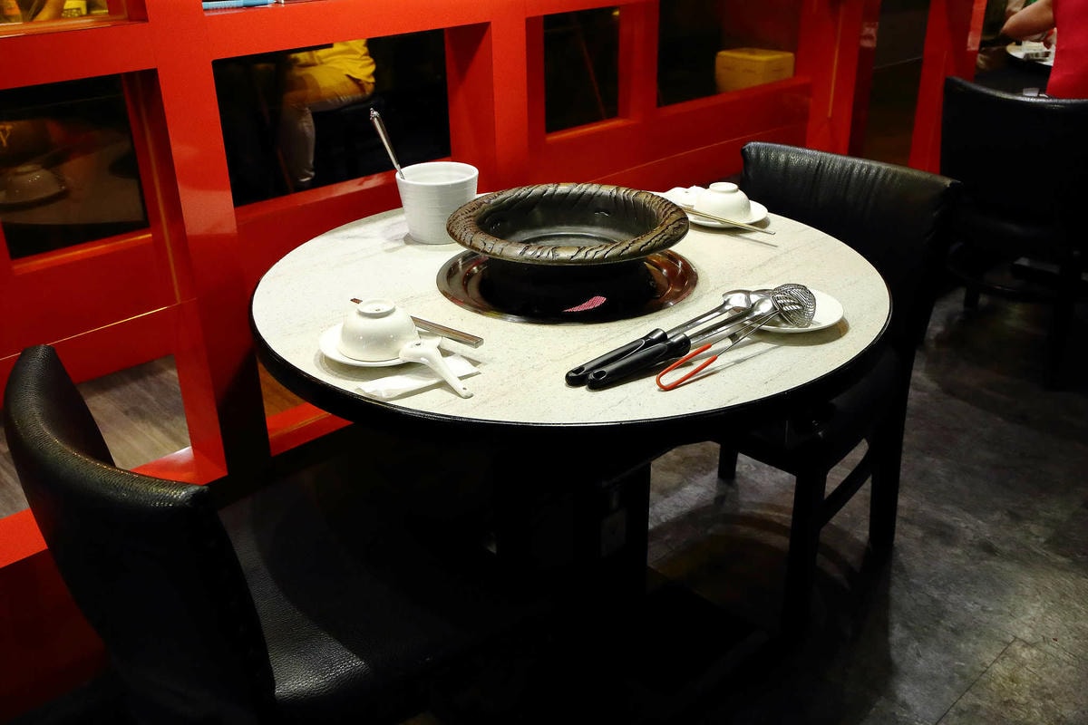 【食。台北】可利亞石頭火鍋〜松山區火鍋推薦。台灣老字號正統石頭火鍋,老店創意新風味,依舊令人懷念的滋味!