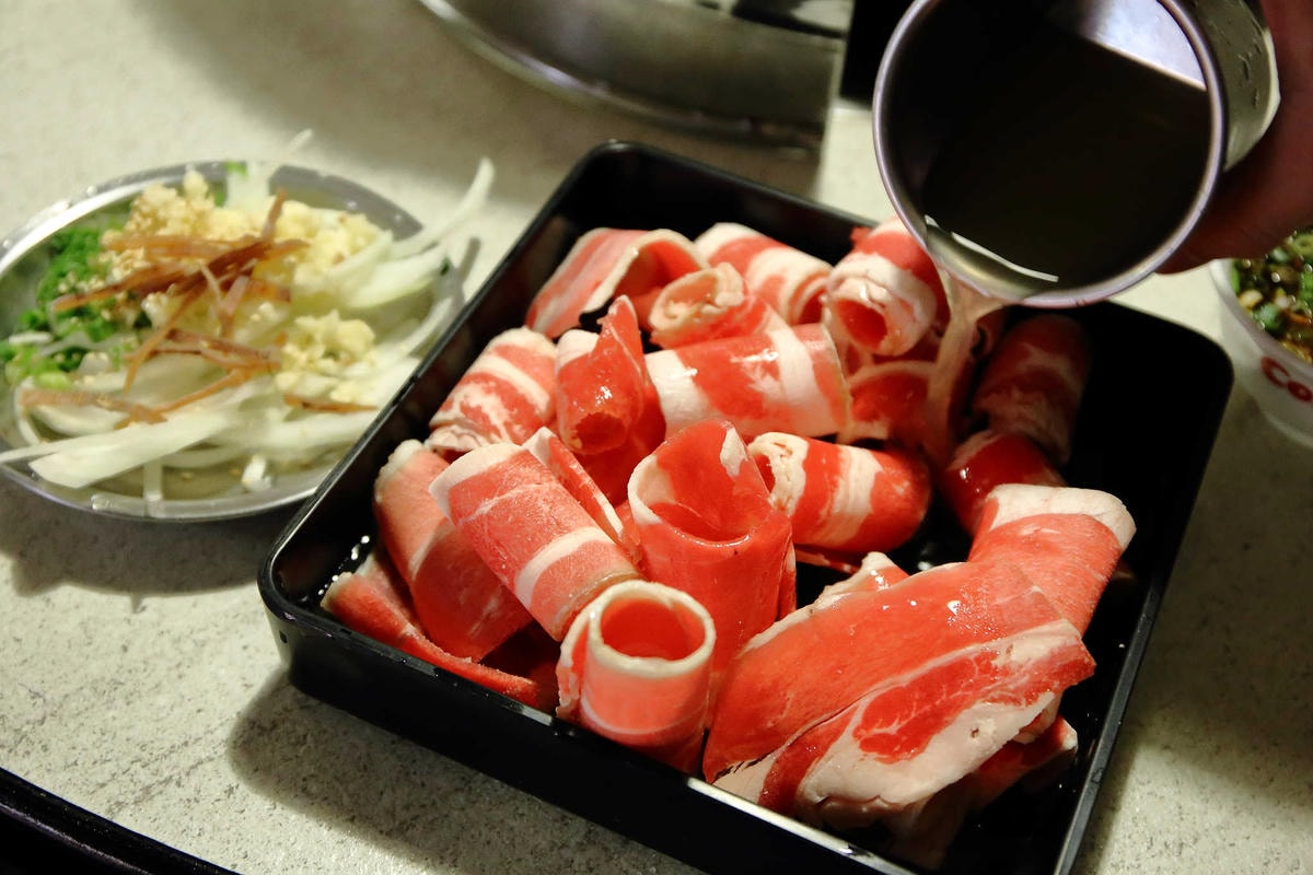 【食。台北】可利亞石頭火鍋〜松山區火鍋推薦。台灣老字號正統石頭火鍋,老店創意新風味,依舊令人懷念的滋味!