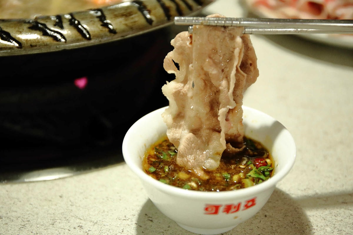 【食。台北】可利亞石頭火鍋〜松山區火鍋推薦。台灣老字號正統石頭火鍋,老店創意新風味,依舊令人懷念的滋味!