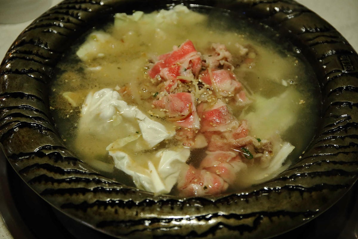 【食。台北】可利亞石頭火鍋〜松山區火鍋推薦。台灣老字號正統石頭火鍋,老店創意新風味,依舊令人懷念的滋味!