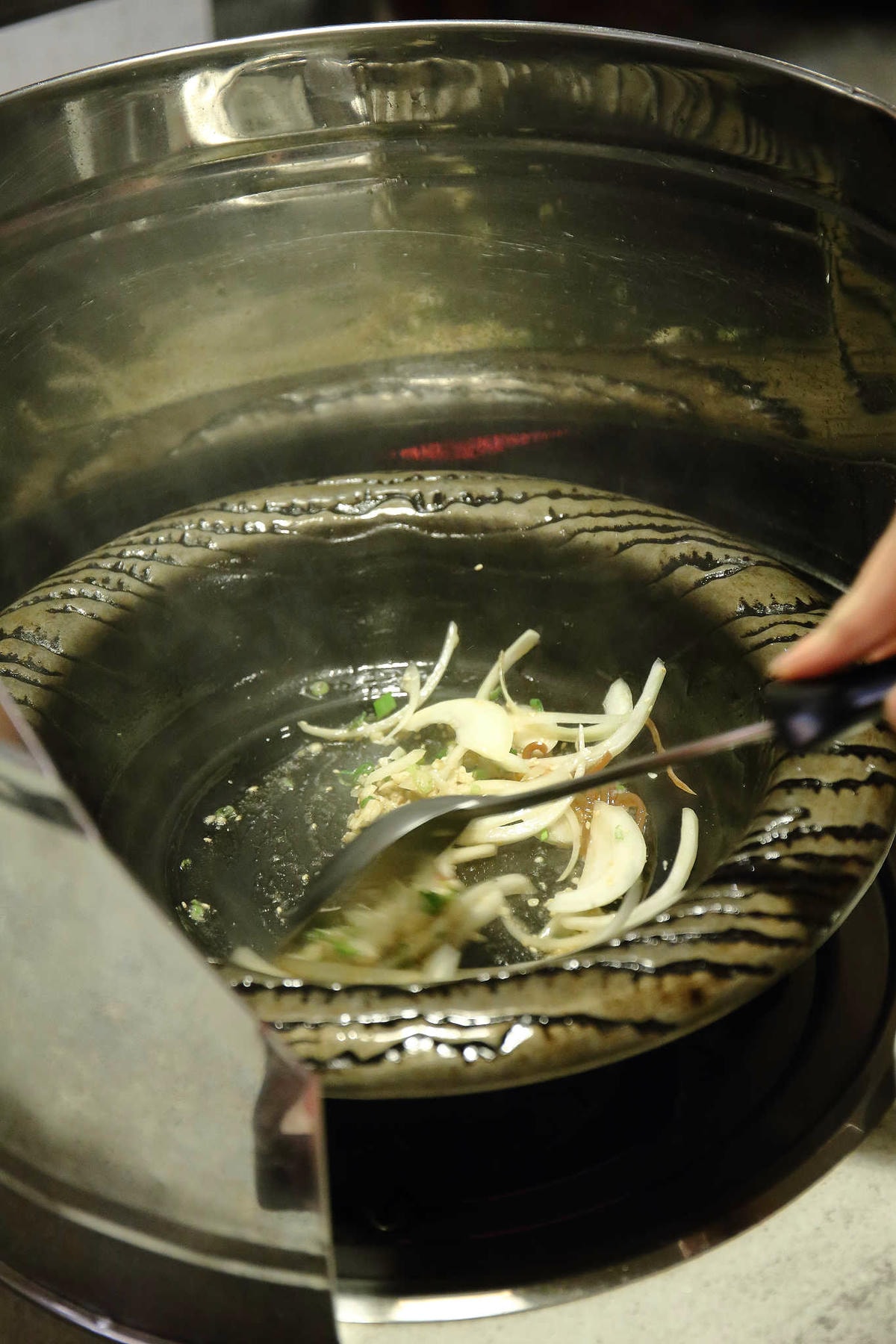 【食。台北】可利亞石頭火鍋〜松山區火鍋推薦。台灣老字號正統石頭火鍋,老店創意新風味,依舊令人懷念的滋味!