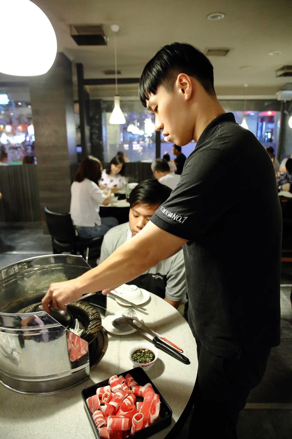 【食。台北】可利亞石頭火鍋〜松山區火鍋推薦。台灣老字號正統石頭火鍋,老店創意新風味,依舊令人懷念的滋味!