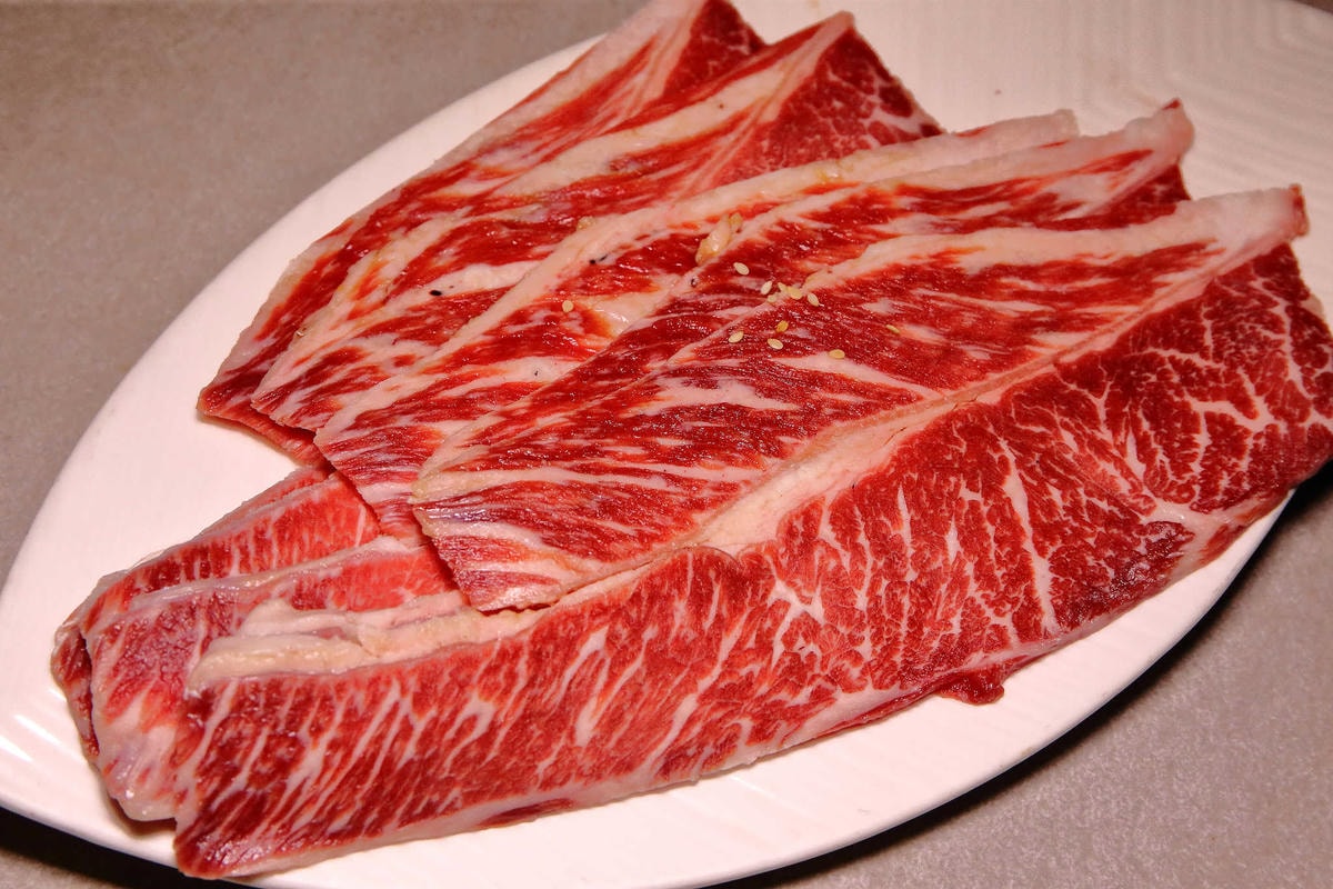 【食。台北】火之舞蓁品燒 和牛放題〜東區燒烤吃到飽。就是要大口吃肉其餘免談!肉食主義者必訪餐廳!