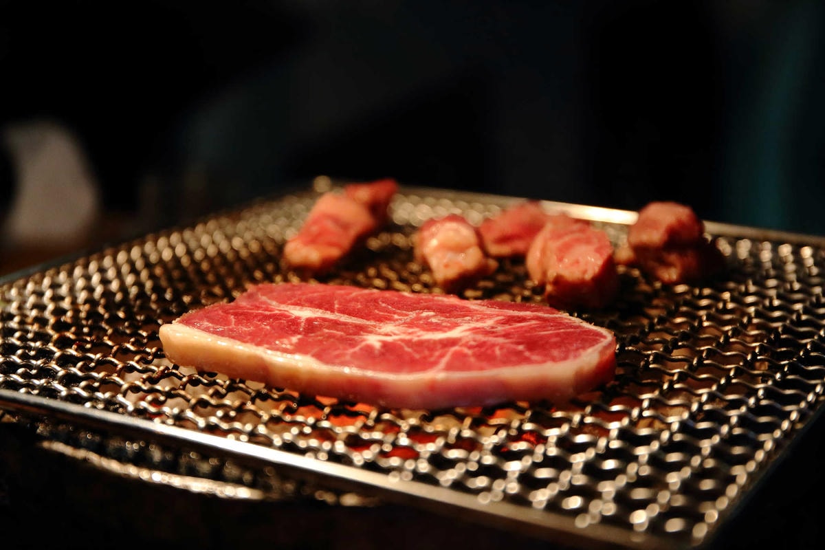 【食。台北】火之舞蓁品燒 和牛放題〜東區燒烤吃到飽。就是要大口吃肉其餘免談!肉食主義者必訪餐廳!