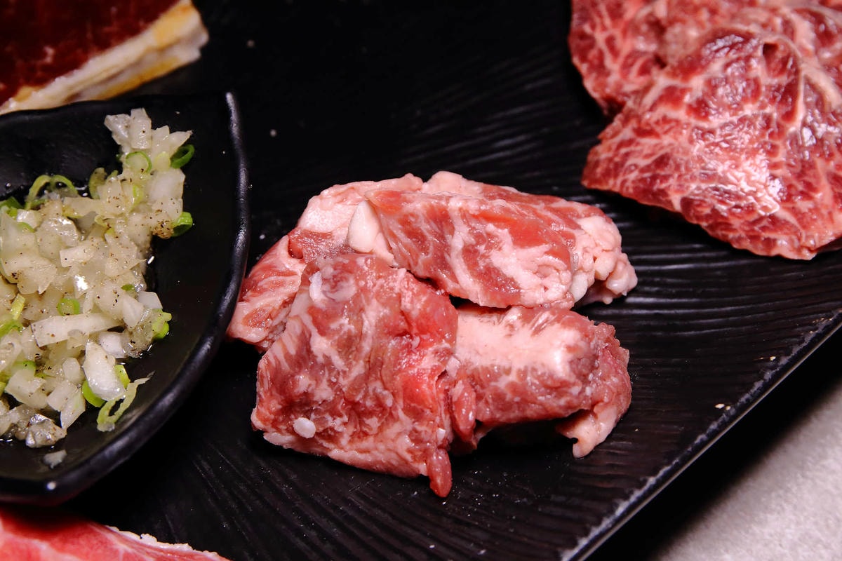 【食。台北】火之舞蓁品燒 和牛放題〜東區燒烤吃到飽。就是要大口吃肉其餘免談!肉食主義者必訪餐廳!