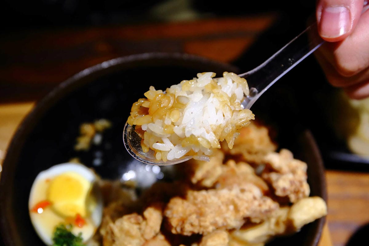 【食。三重】炸去啃 職人炸物〜這攤鹹酥雞超狂！全台首創內用鹹酥雞餐廳，宵夜首選，好吃又不油膩！