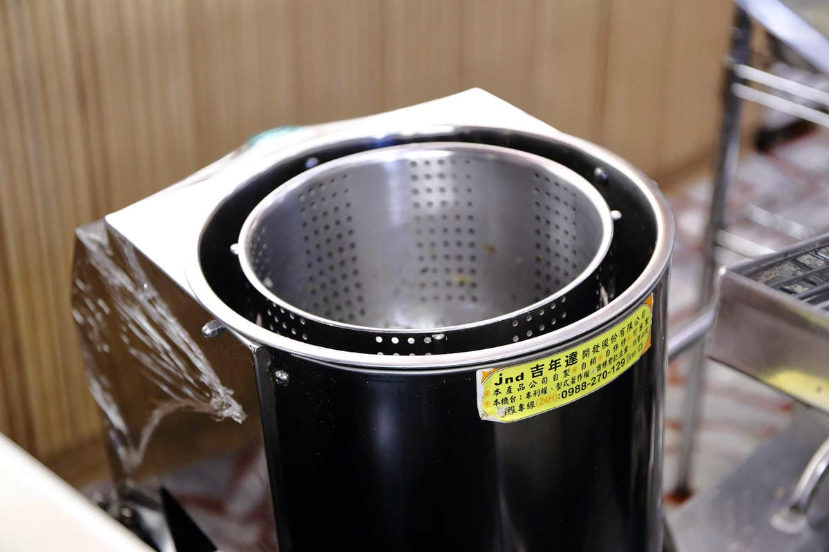 【食。三重】炸去啃 職人炸物〜這攤鹹酥雞超狂！全台首創內用鹹酥雞餐廳，宵夜首選，好吃又不油膩！