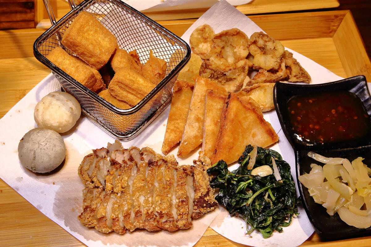 【食。三重】炸去啃 職人炸物〜這攤鹹酥雞超狂！全台首創內用鹹酥雞餐廳，宵夜首選，好吃又不油膩！