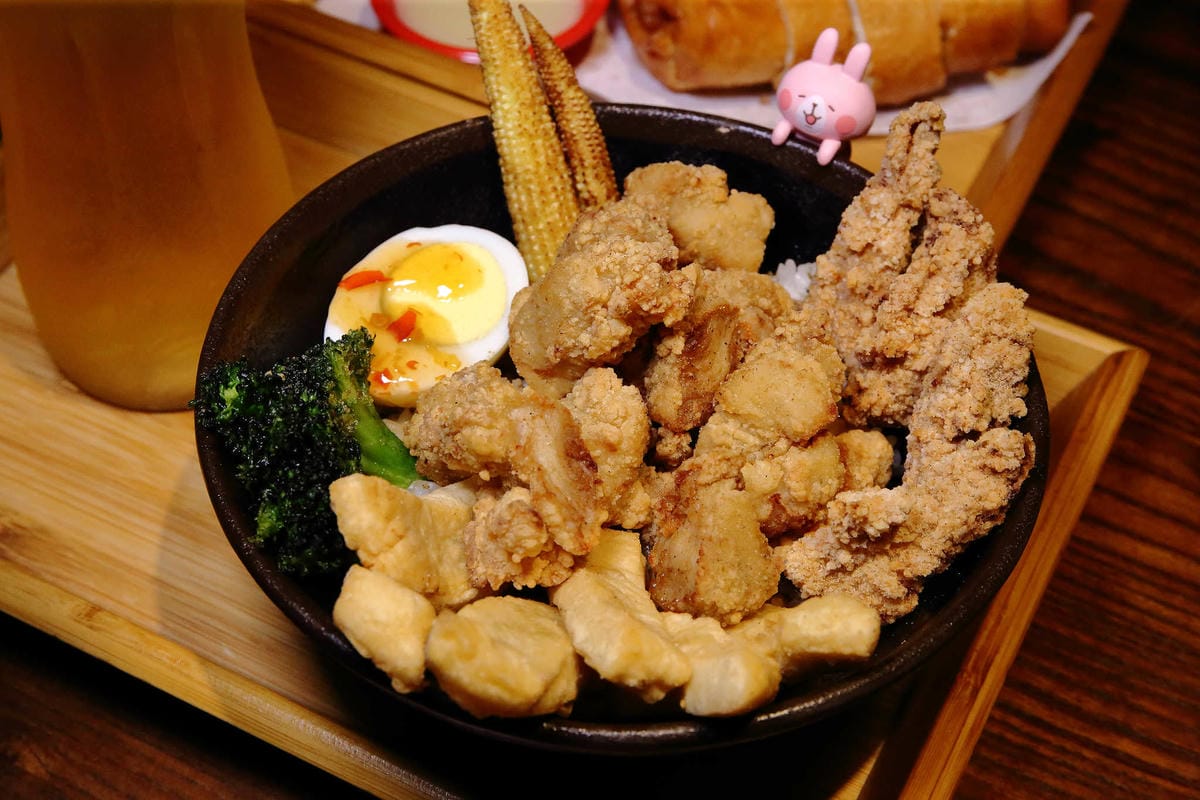 【食。三重】炸去啃 職人炸物〜這攤鹹酥雞超狂！全台首創內用鹹酥雞餐廳，宵夜首選，好吃又不油膩！