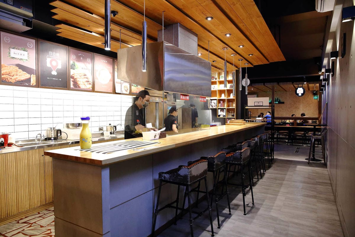 【食。三重】炸去啃 職人炸物〜這攤鹹酥雞超狂！全台首創內用鹹酥雞餐廳，宵夜首選，好吃又不油膩！