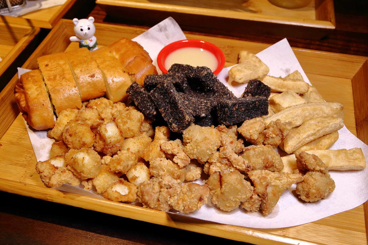 【食。三重】炸去啃 職人炸物〜這攤鹹酥雞超狂！全台首創內用鹹酥雞餐廳，宵夜首選，好吃又不油膩！