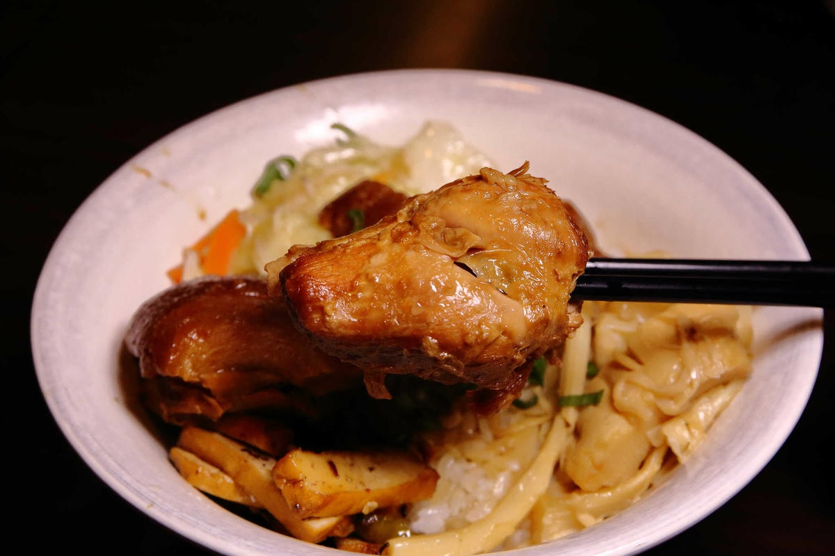 【食。永和】龍膽深海魚湯〜永和魯肉飯/腿庫飯/捷運頂溪,高貴的龍膽石斑也可以有平民的價位(已歇業)