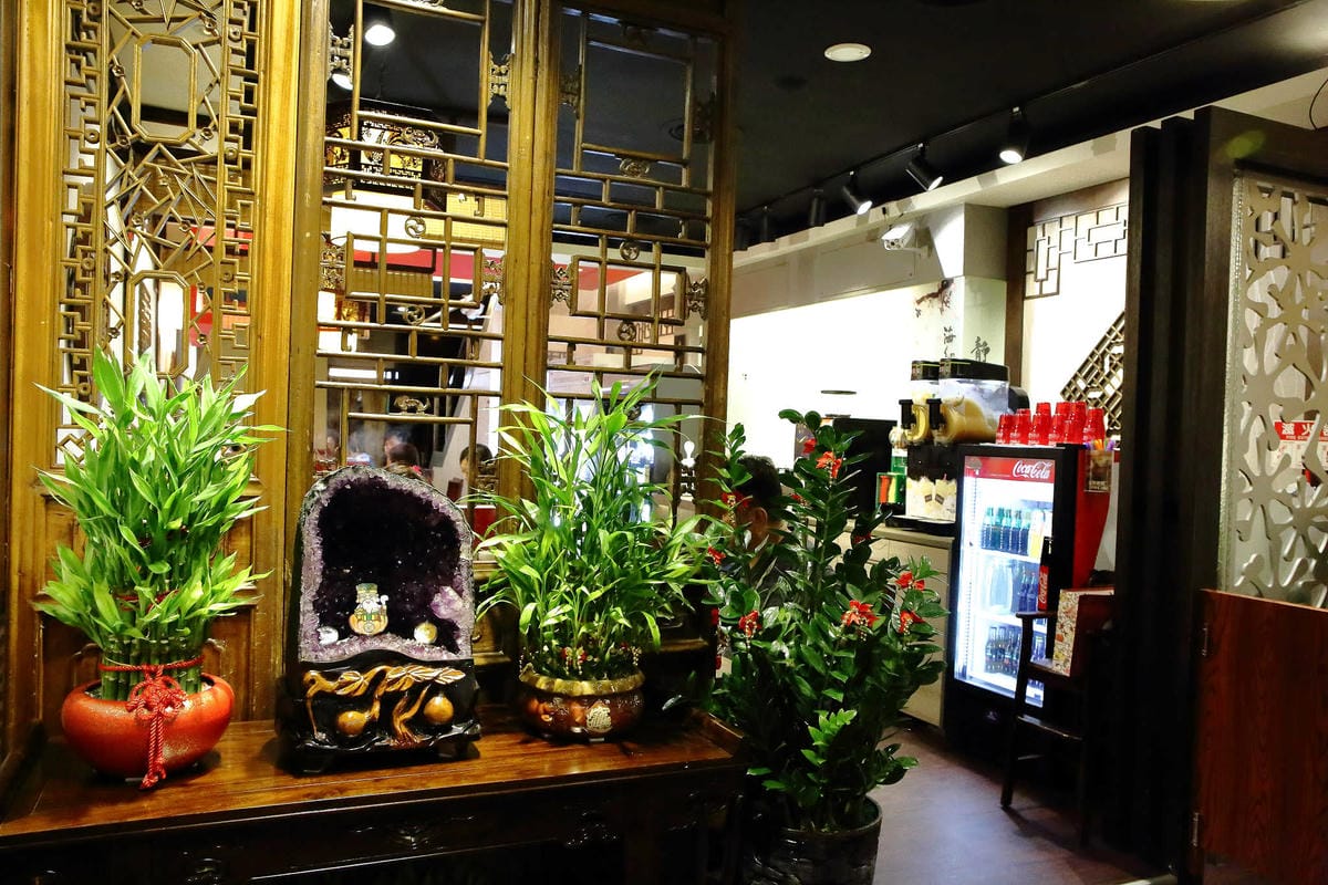 【食。永和】古城頂級海鮮鴛鴦火鍋〜永和吃到飽鴛鴦麻辣火鍋。寧願胖也不願意錯過樂華夜市美食(已歇業)