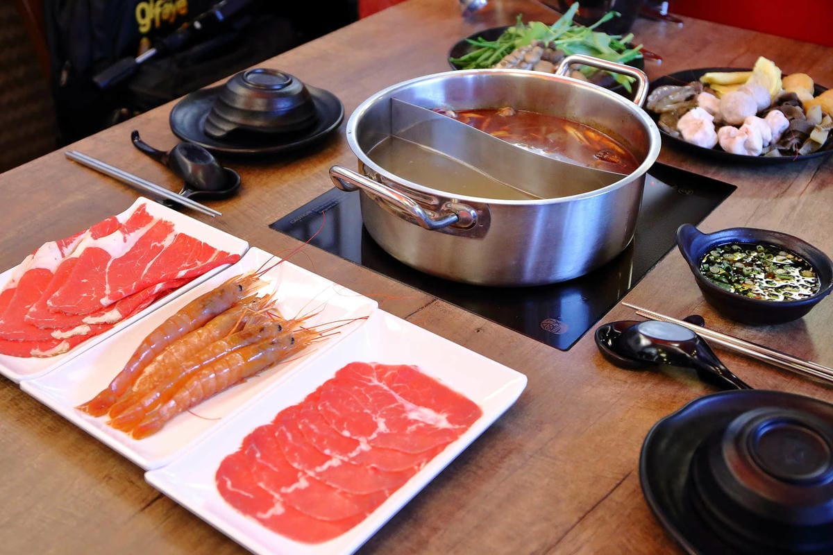 【食。永和】古城頂級海鮮鴛鴦火鍋〜永和吃到飽鴛鴦麻辣火鍋。寧願胖也不願意錯過樂華夜市美食(已歇業)