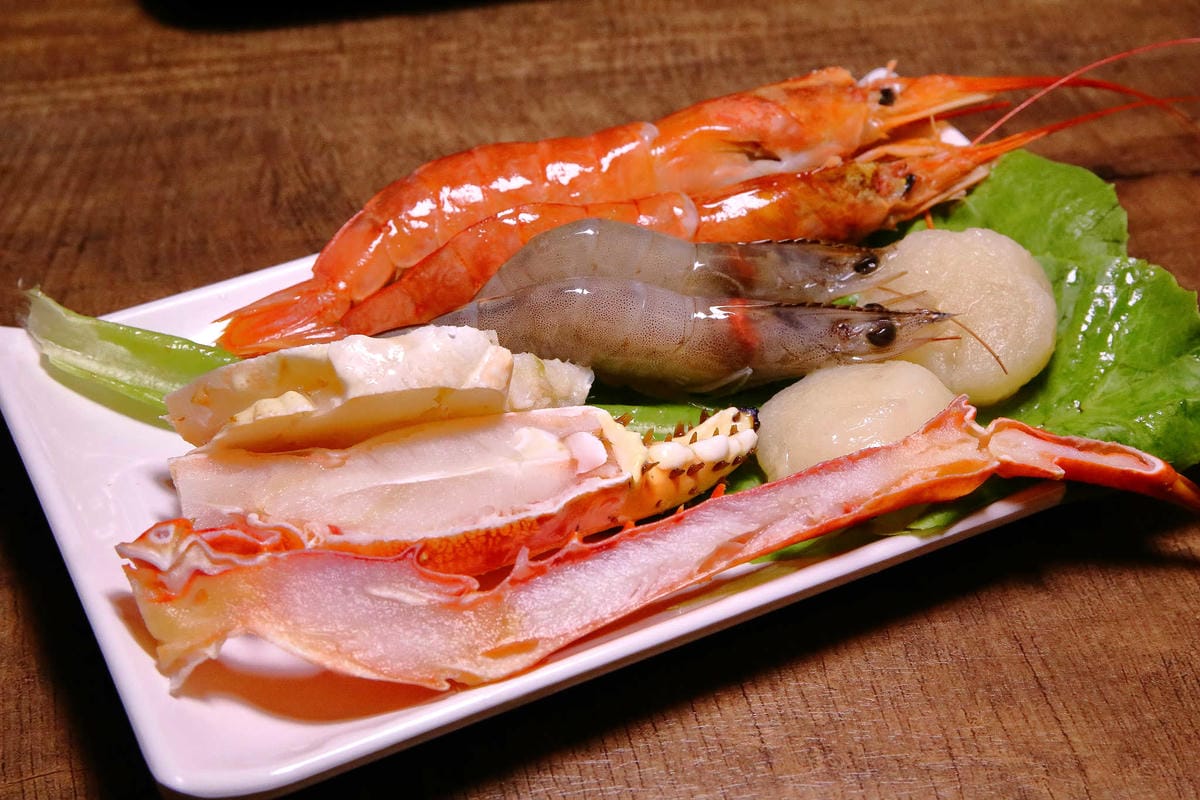 【食。永和】古城頂級海鮮鴛鴦火鍋〜永和吃到飽鴛鴦麻辣火鍋。寧願胖也不願意錯過樂華夜市美食(已歇業)