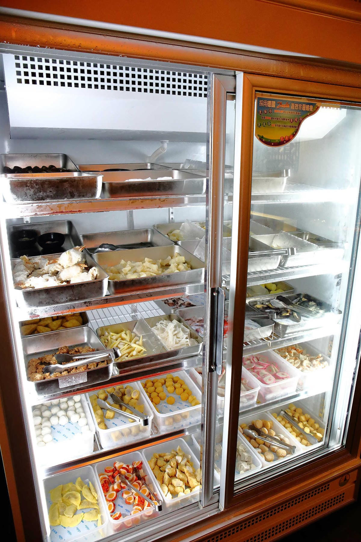 【食。永和】古城頂級海鮮鴛鴦火鍋〜永和吃到飽鴛鴦麻辣火鍋。寧願胖也不願意錯過樂華夜市美食(已歇業)