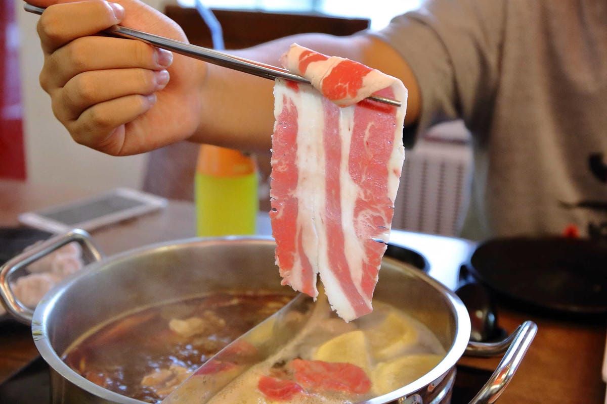 【食。永和】古城頂級海鮮鴛鴦火鍋〜永和吃到飽鴛鴦麻辣火鍋。寧願胖也不願意錯過樂華夜市美食(已歇業)