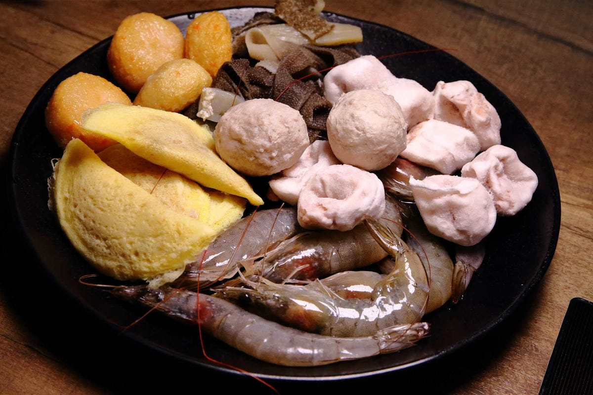 【食。永和】古城頂級海鮮鴛鴦火鍋〜永和吃到飽鴛鴦麻辣火鍋。寧願胖也不願意錯過樂華夜市美食(已歇業)