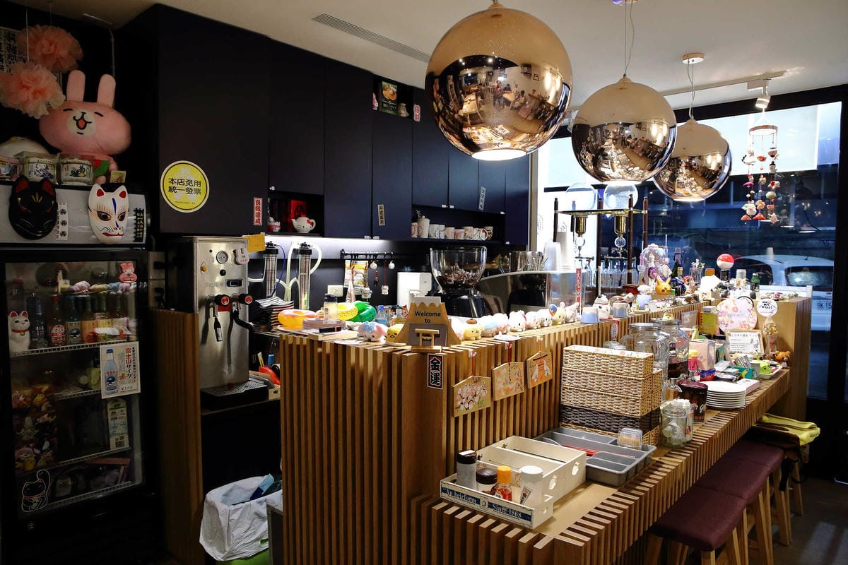 【食。台北】萌萌食堂〜民權西路站/早午餐輕食。超可愛的日式雜貨小屋，好想整間店扛回家，可愛店狗、店兔陪伴消磨美好時光…