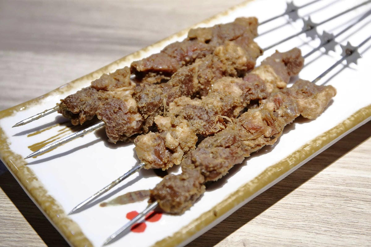 【食。台北】串殿〜市政府/串燒/韓式串燒。另類人氣韓國串烤，自動旋轉，烤焦out！