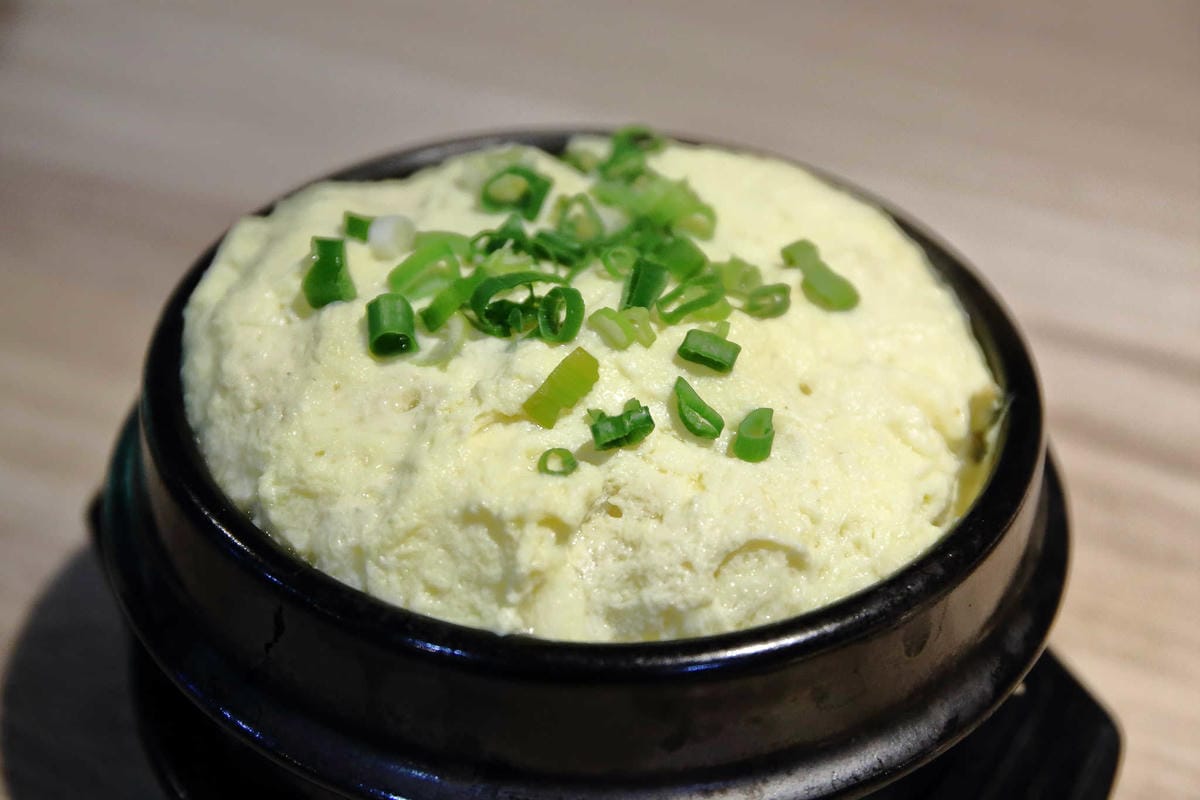 【食。台北】串殿〜市政府/串燒/韓式串燒。另類人氣韓國串烤，自動旋轉，烤焦out！