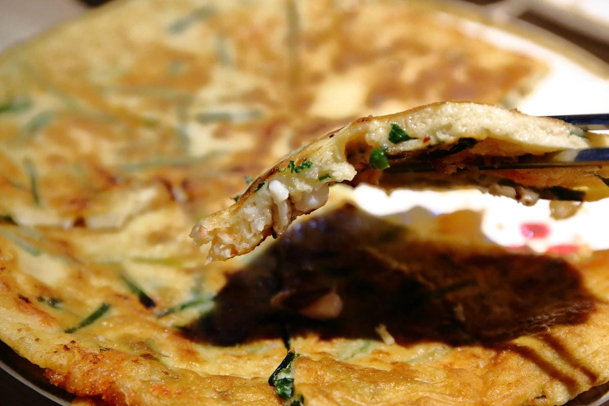 【食。台北】串殿〜市政府/串燒/韓式串燒。另類人氣韓國串烤，自動旋轉，烤焦out！