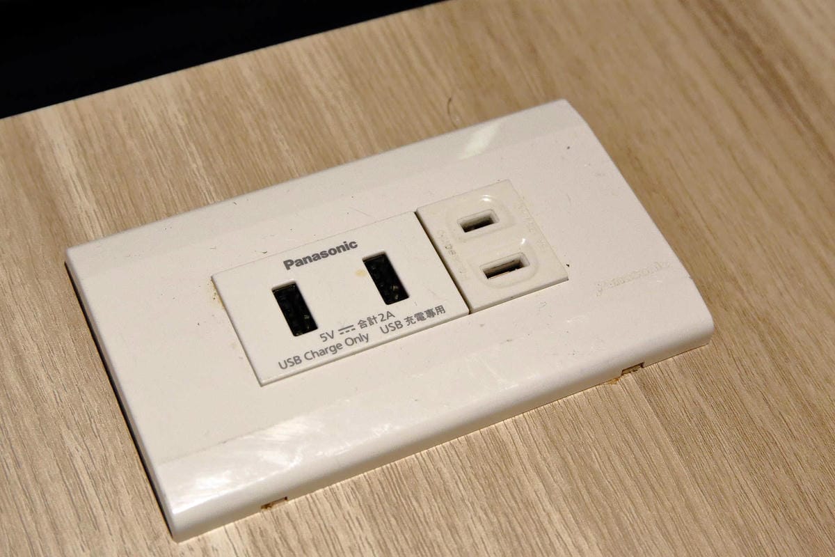 【食。台北】串殿〜市政府/串燒/韓式串燒。另類人氣韓國串烤，自動旋轉，烤焦out！